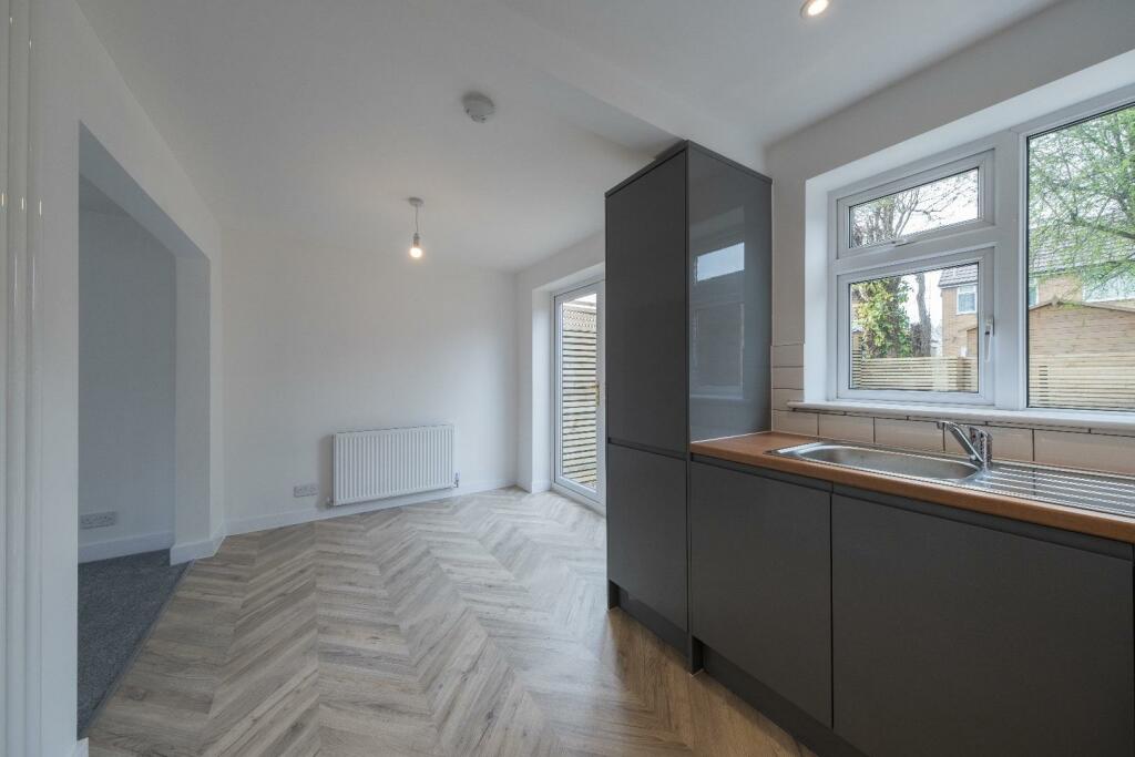 23 Oathills Drive-002.jpg