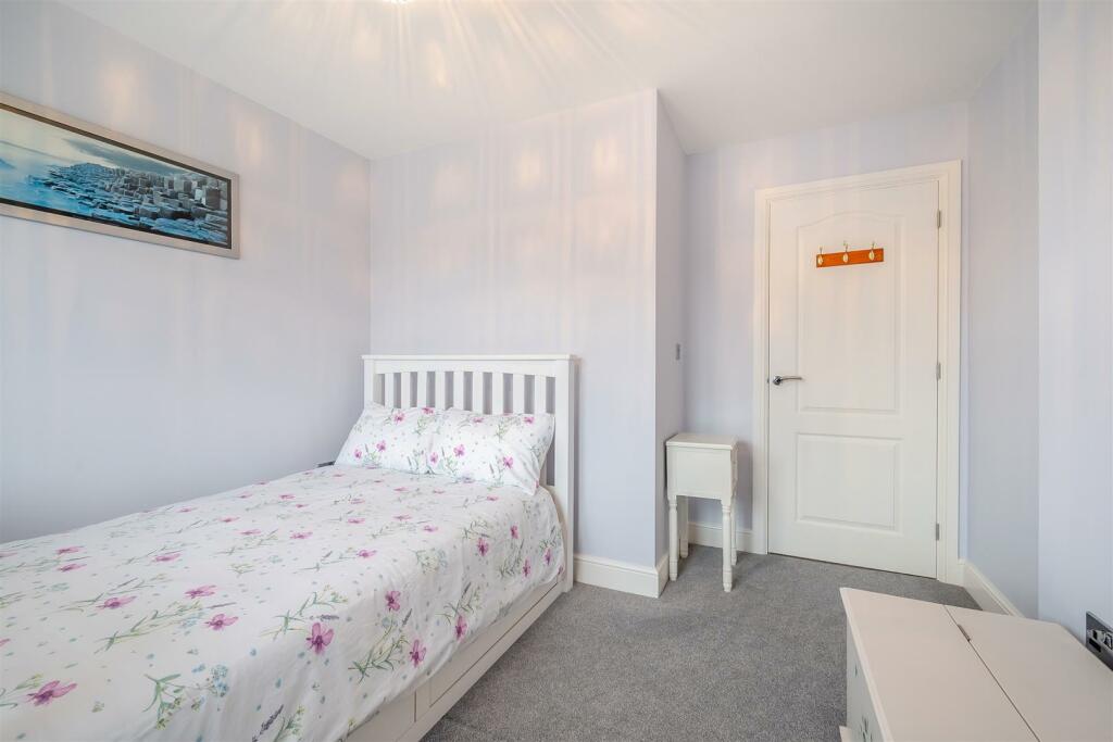 8587310-interior46.jpg