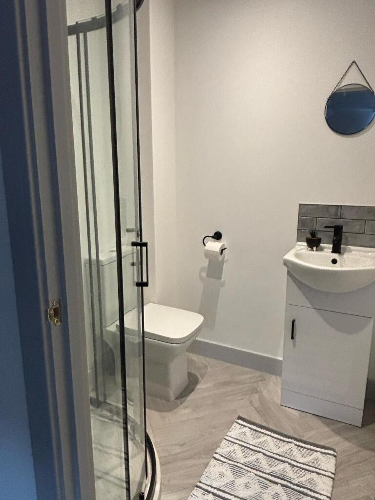 This modern bathroom features a sleek design wi...