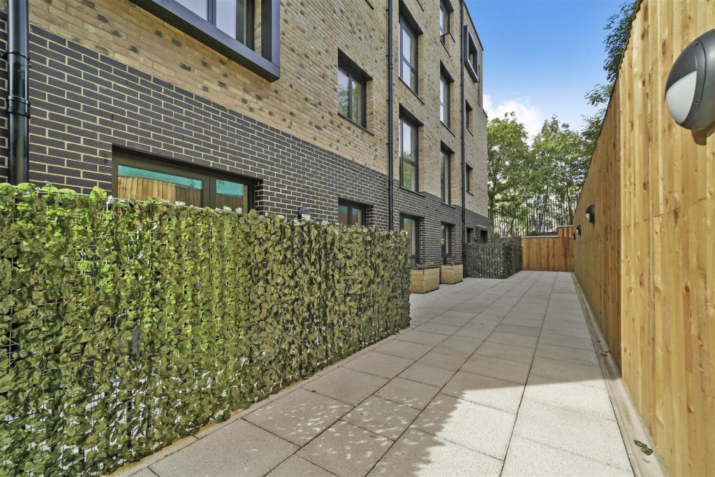 Patio 1.jpg