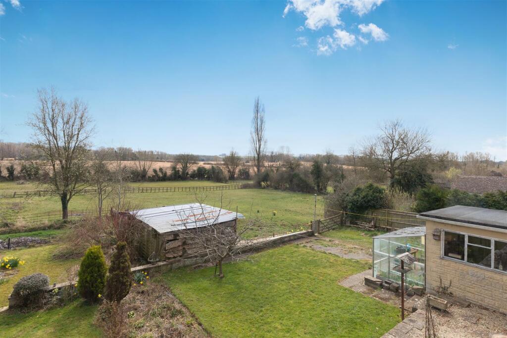 Garden - Stables - Paddock 2.jpg