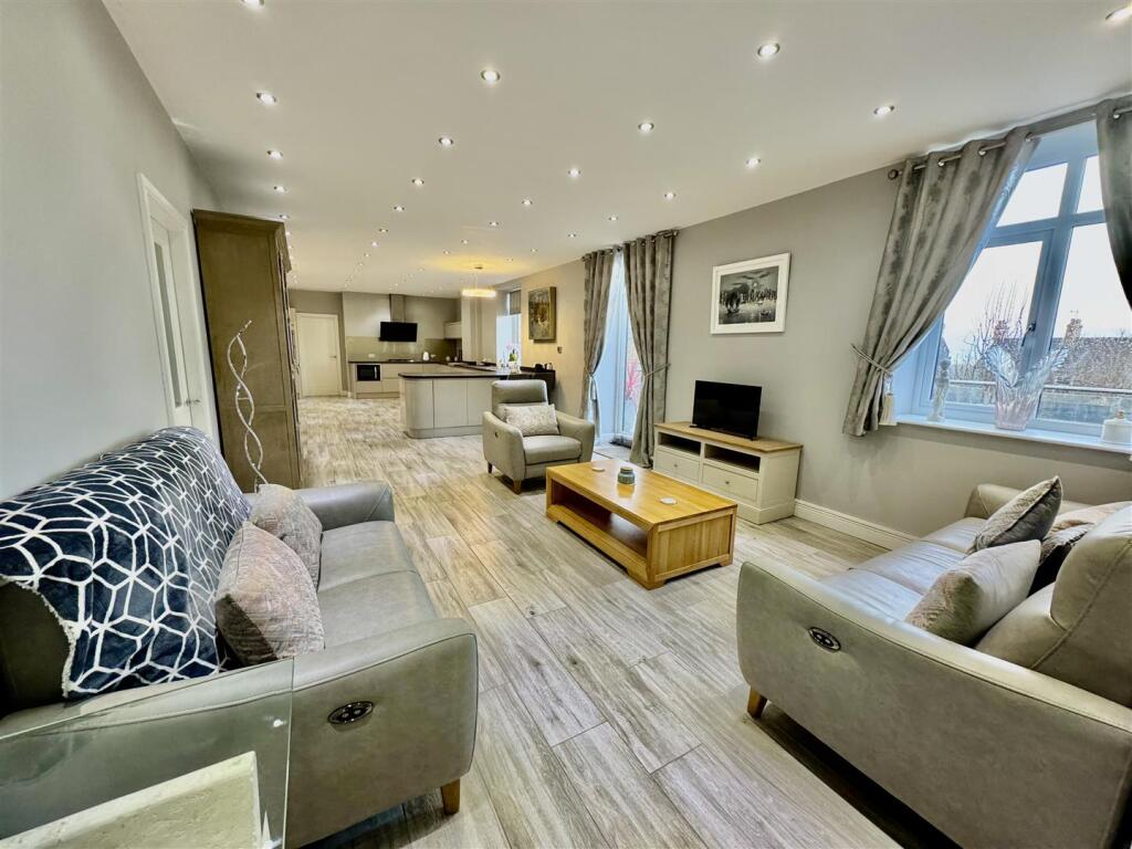 Open Plan Lounge/Kitchen/Dining Area