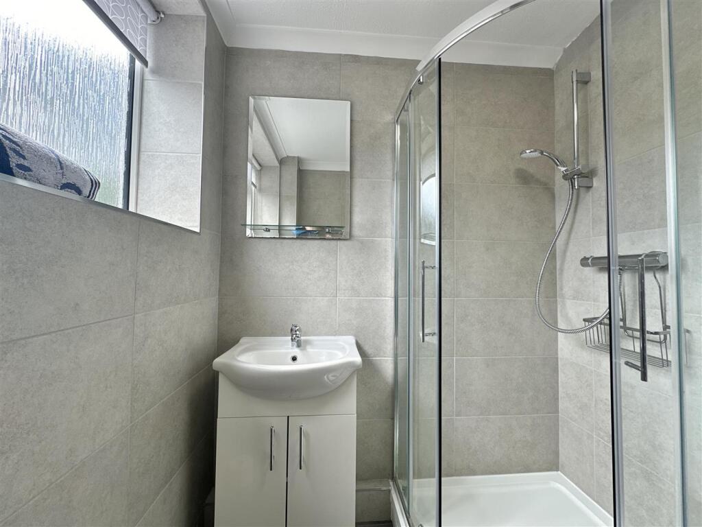 Shower Room.jpg