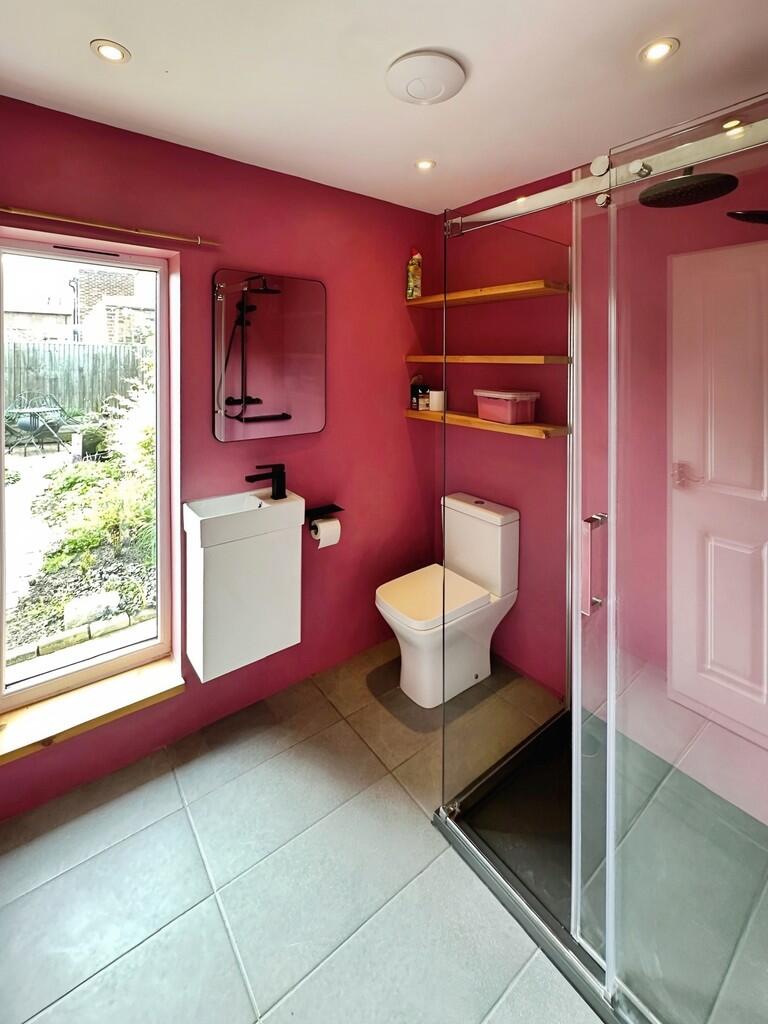 Shower Room (b)