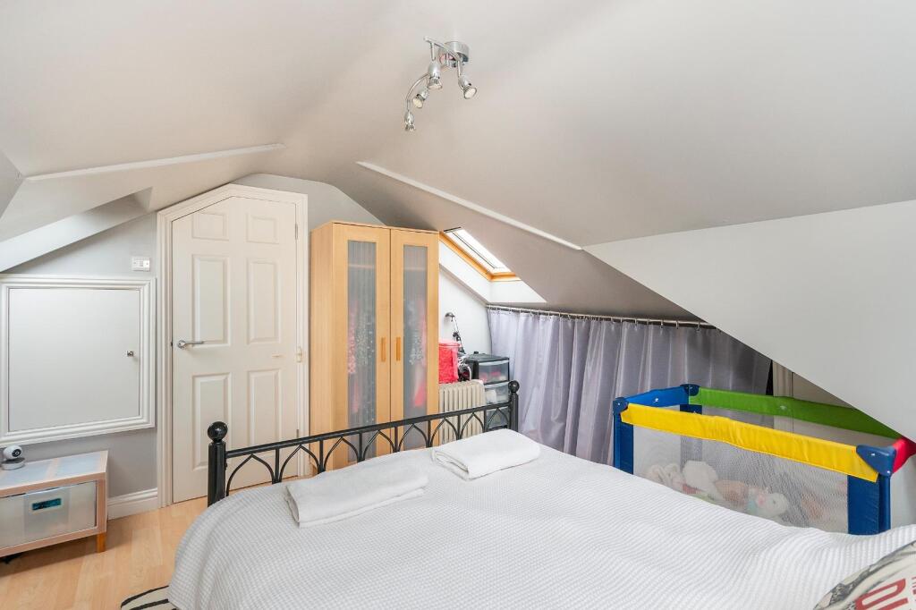 0A2AEE - Bedroom L.jpg