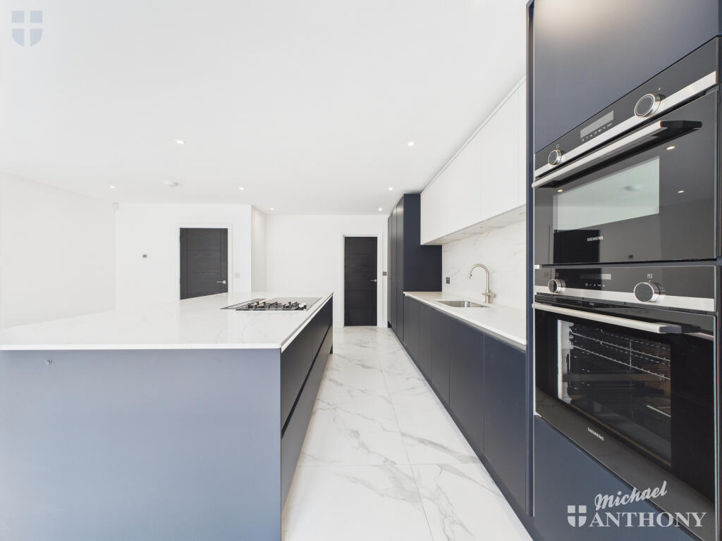 CAM02773G0-PR0338-STILL026