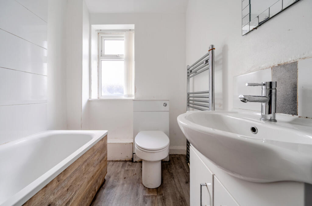 1372735-7-68ff6ca...