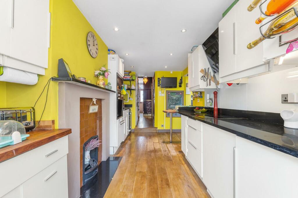 Kitchen (2).jpg