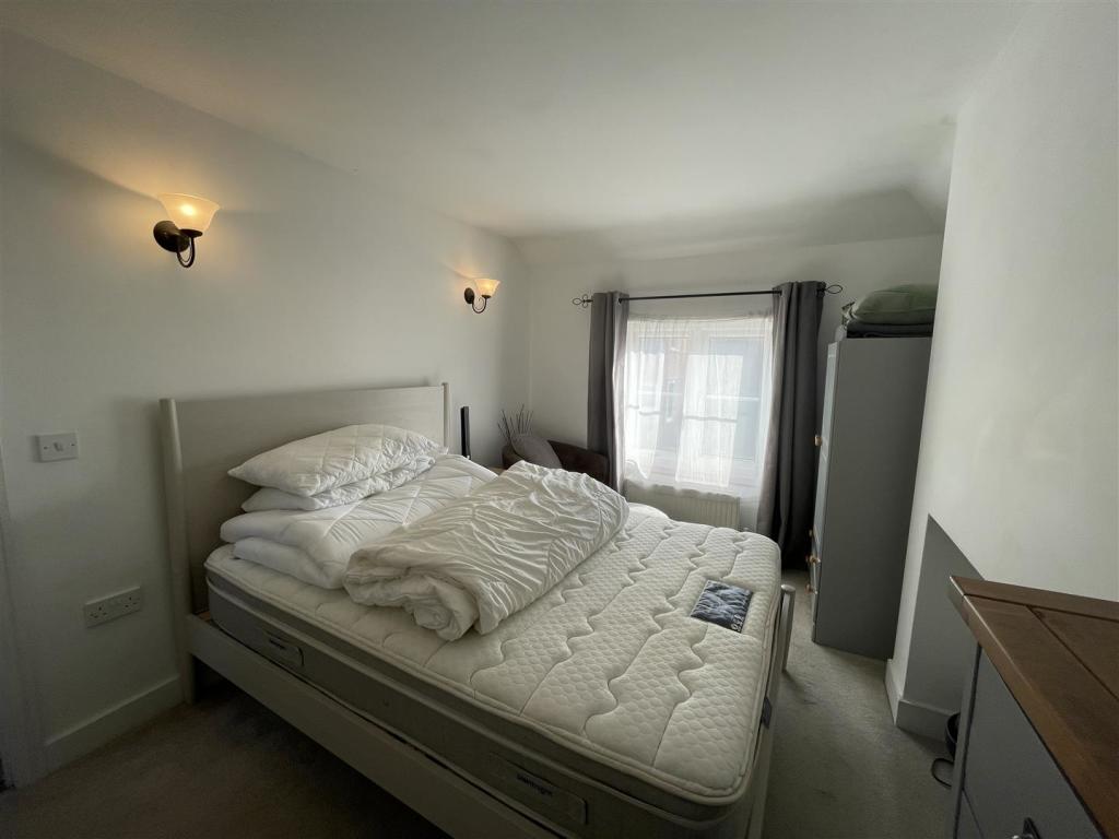 bed 1.jpg
