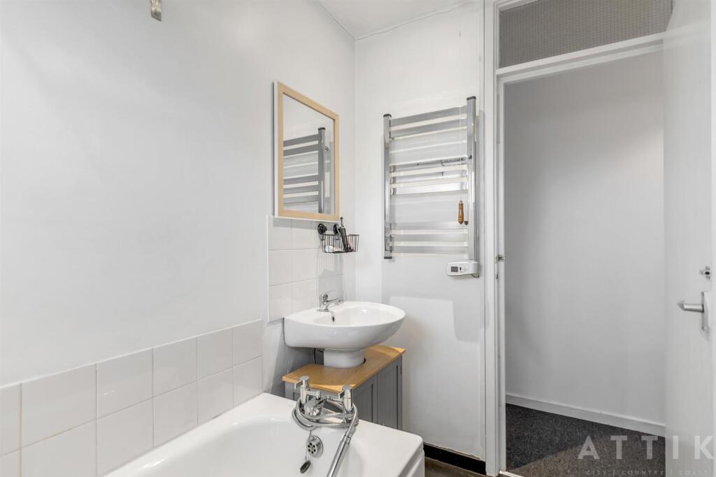 2 Maltings Close Halesworth IP19 8EX (10).jpg