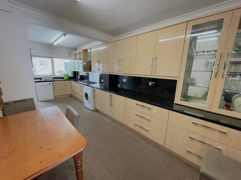 Kitchen (2)