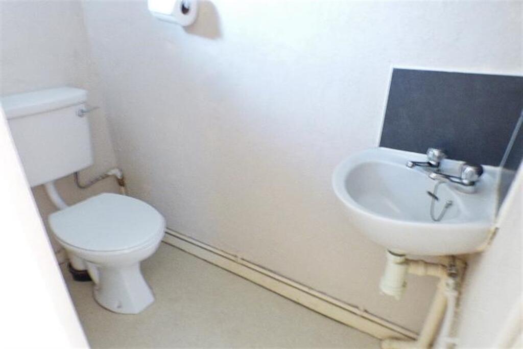 Downstairs WC/Cloakr