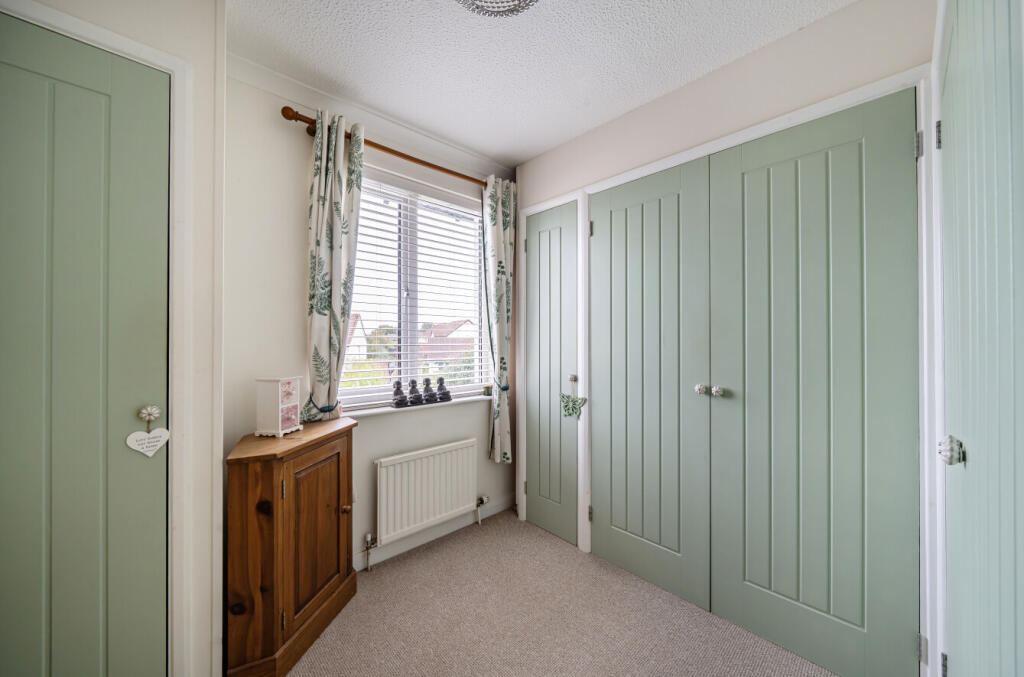 1365820-8-68ee1e4...