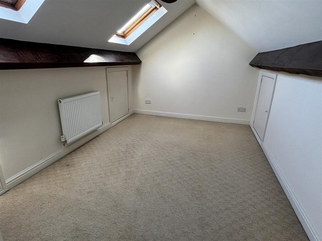 8TM-bedroom3.JPG