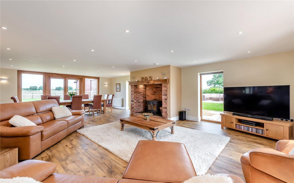 Living &amp; Dining Room