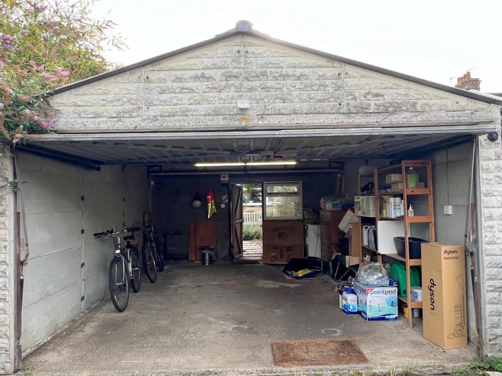 Garage 1.jpg