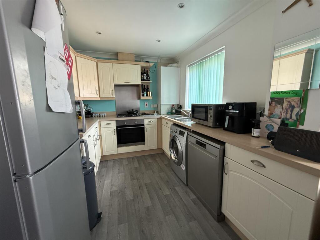 LOUNGE, DINER, KITCHEN