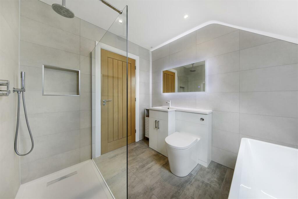 Bathroom.2.jpg