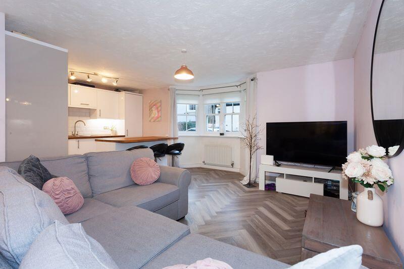 LOUNGE/KITCHEN DINER