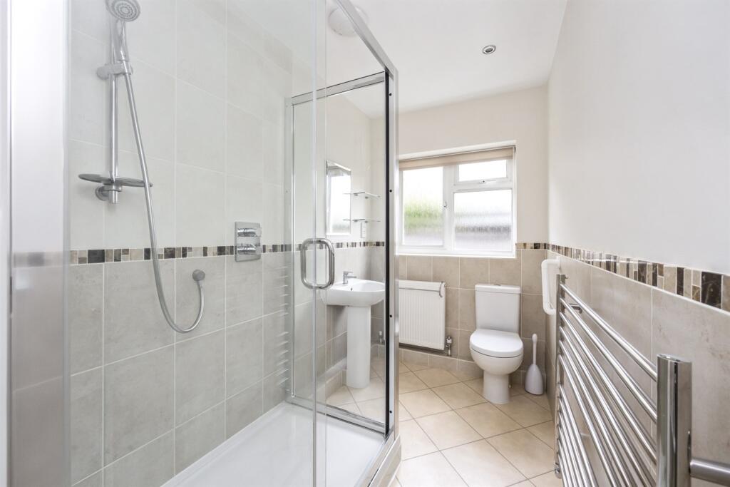 Shower Room (Downsta