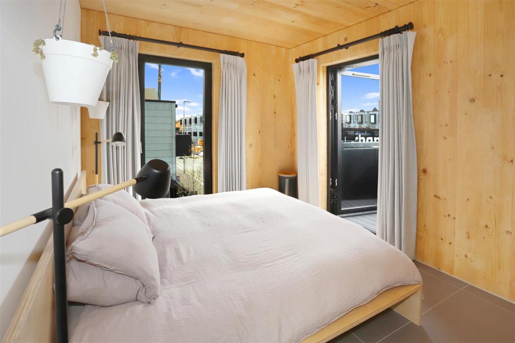 Master bedroom.jpg
