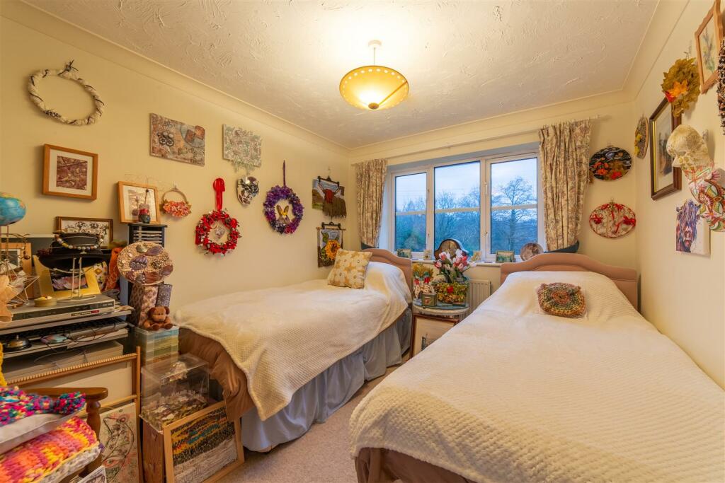 37 Birch Grove-8.jpg