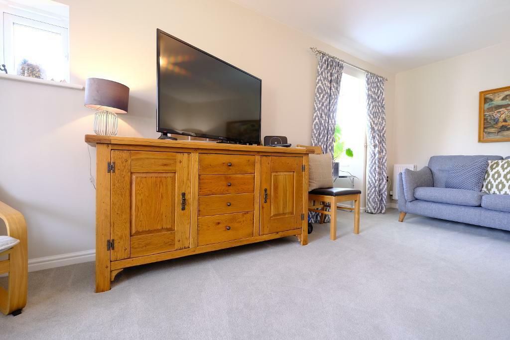 Space for large TV!