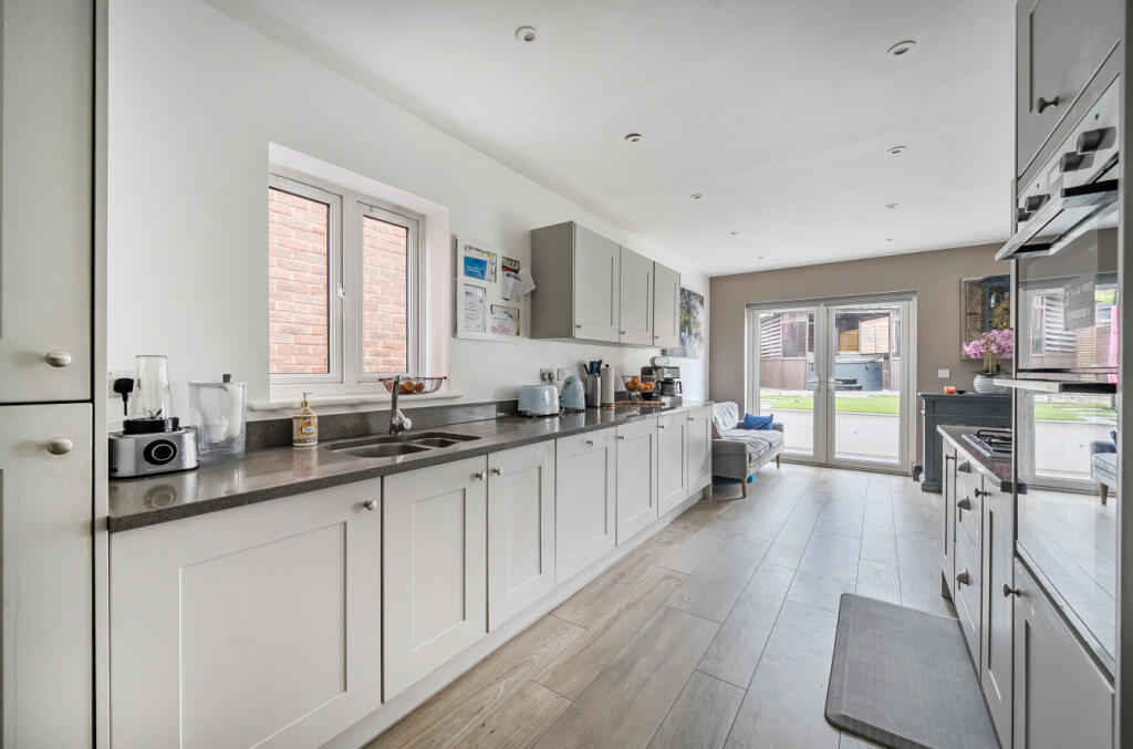 1369815-13-68f798...