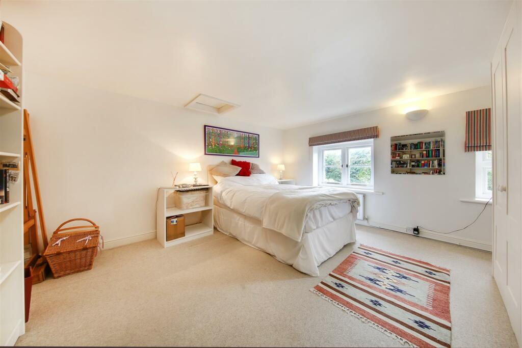 Bed2.jpg
