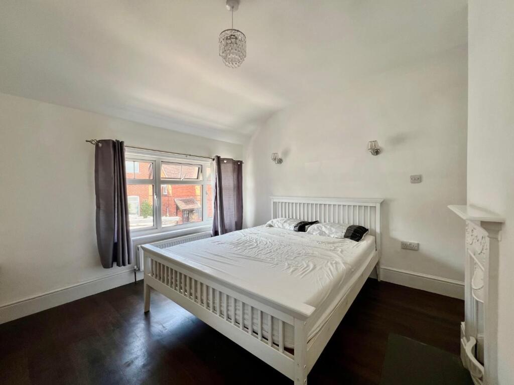 35 Upper Poole Road - Main Bedroom.jpg