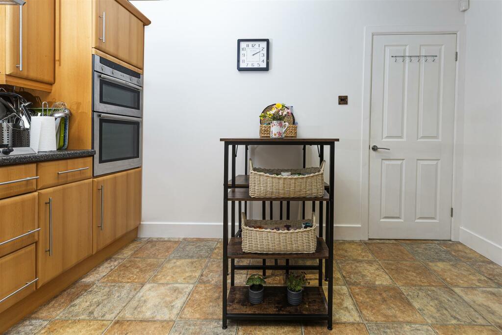 Bramleys Estate Agents - Blacksmiths Fold (22).jpg