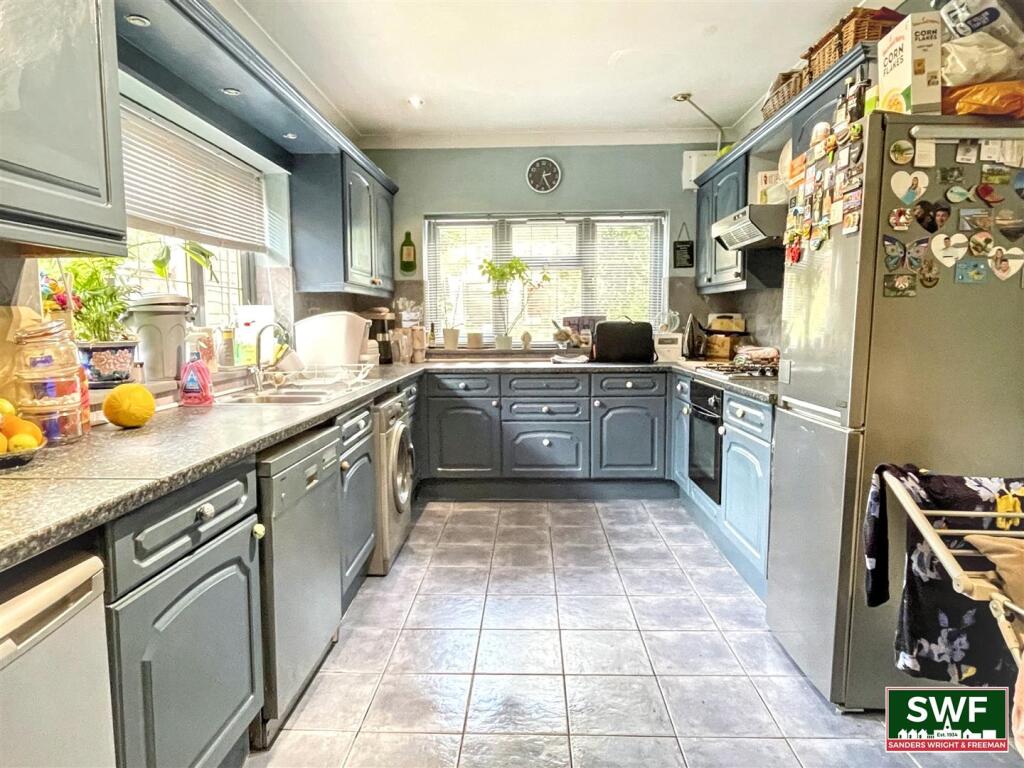 Kitchen1.jpg