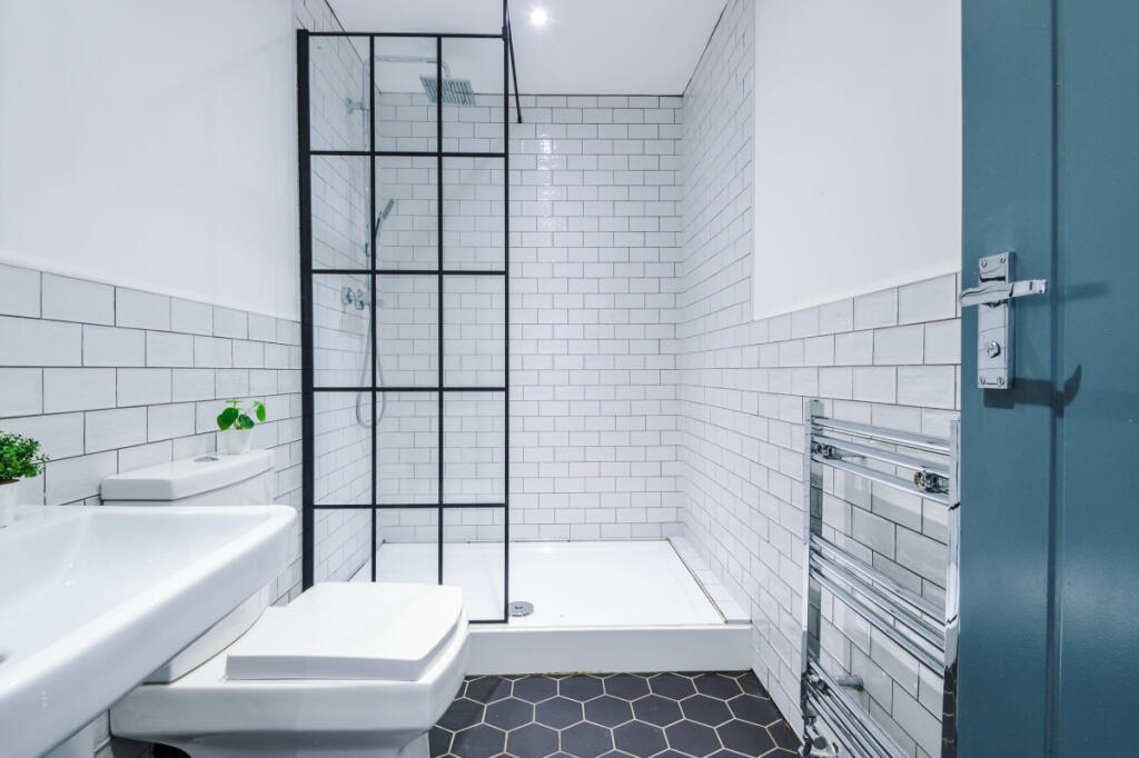 70 Langton Road Bathroom 5