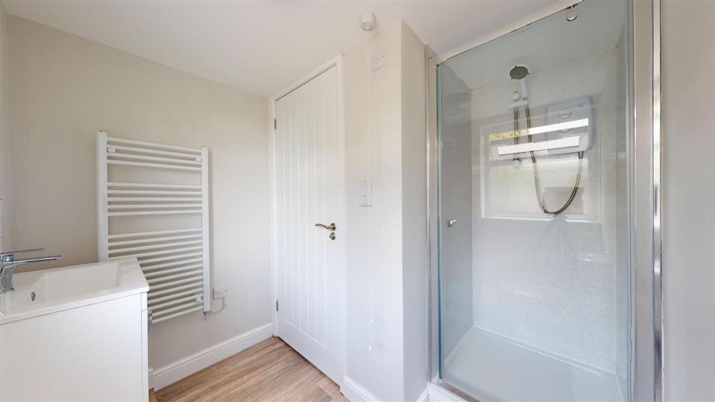 School Bank 2 - Flat 2 - Pontesbury - Shower Room.