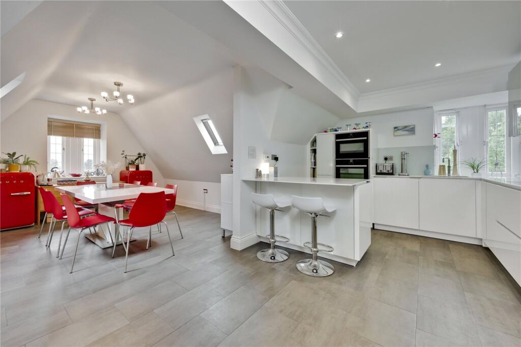 Kitchen /Dining Area