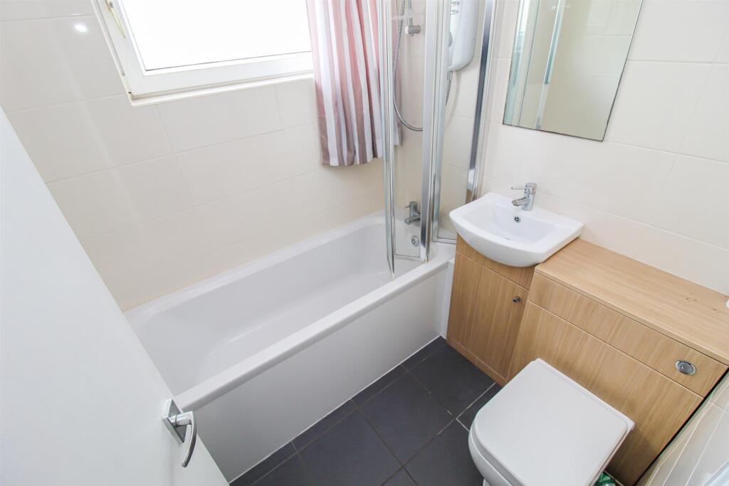 BATHROOM/W.C.