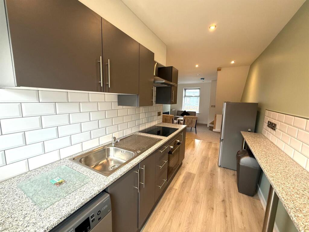kitchen 1.jpg