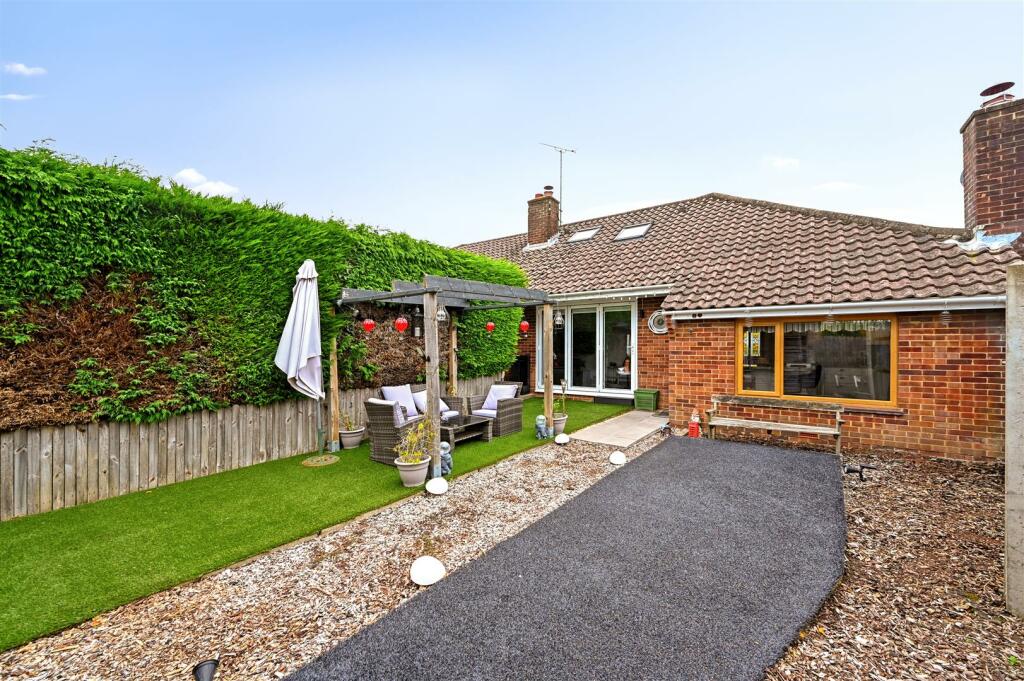 5 Wood Lane , Small dole, BN5 (20).jpg
