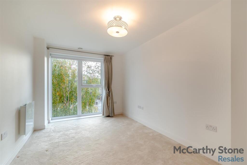 8666852-interior08.jpg