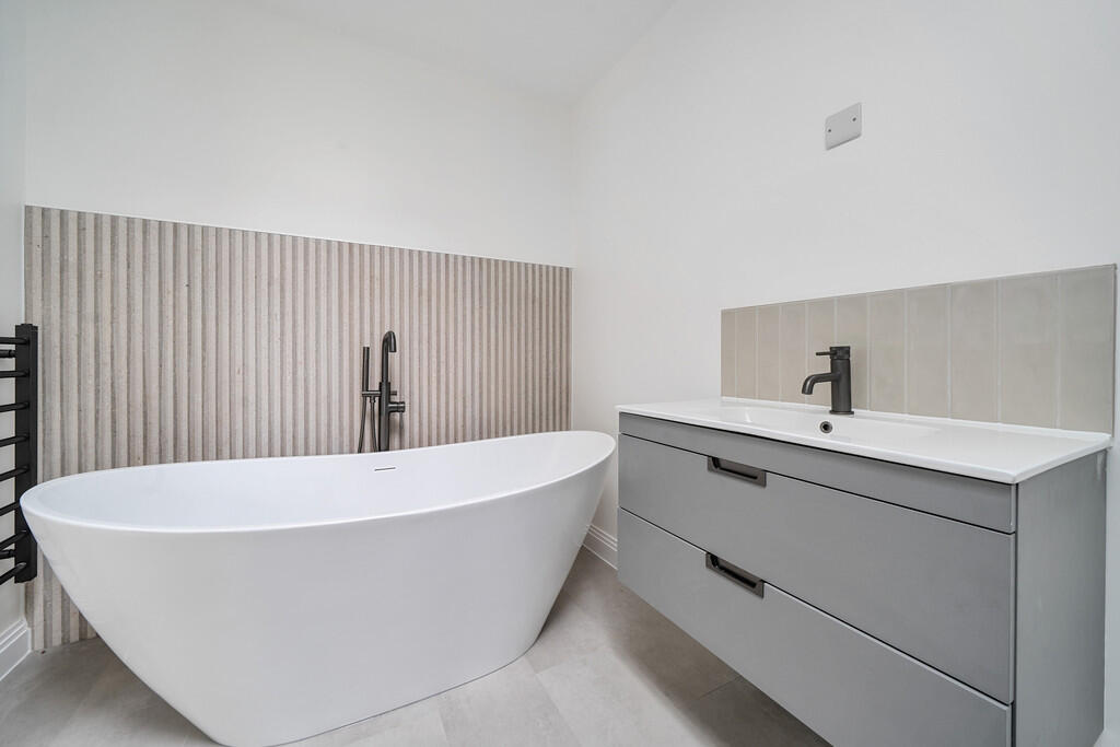 Bedroom 2 ensuite