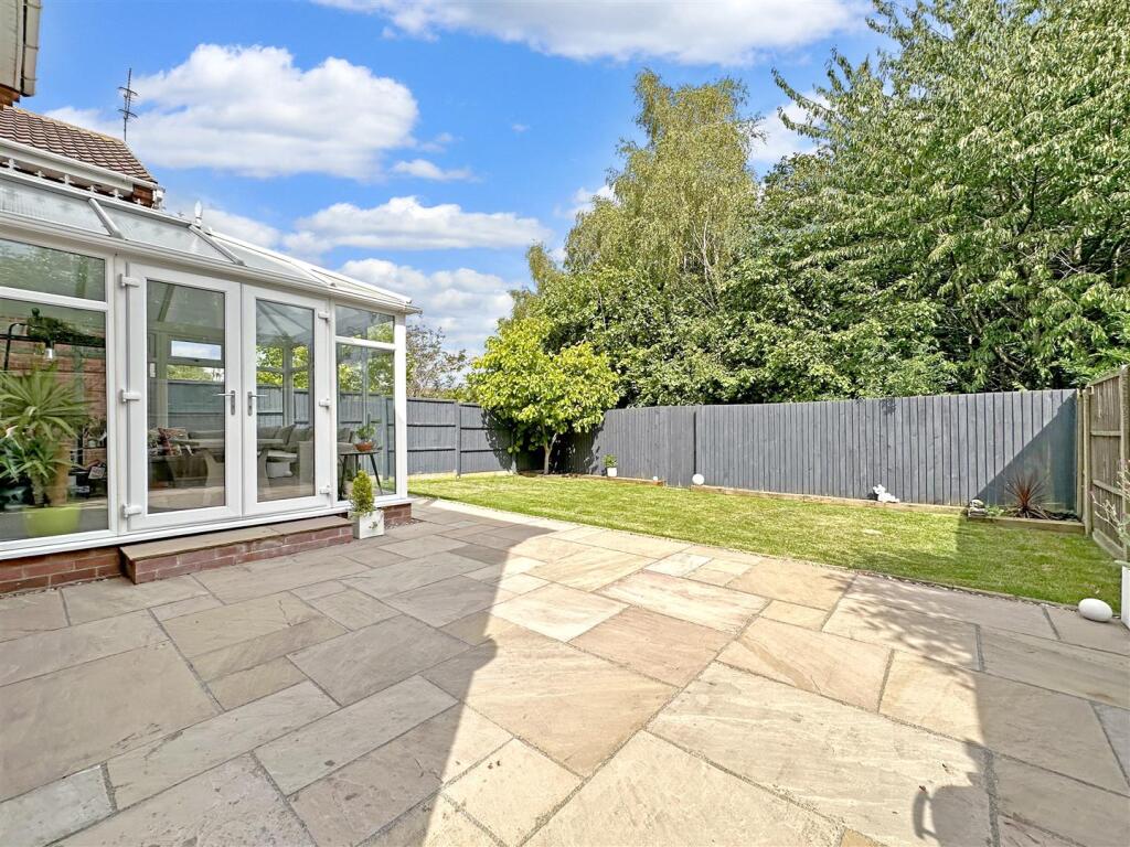 Beautifully Landscaped Garden 136