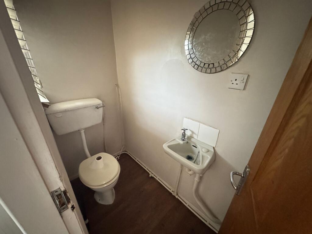 Cloakroom/wc