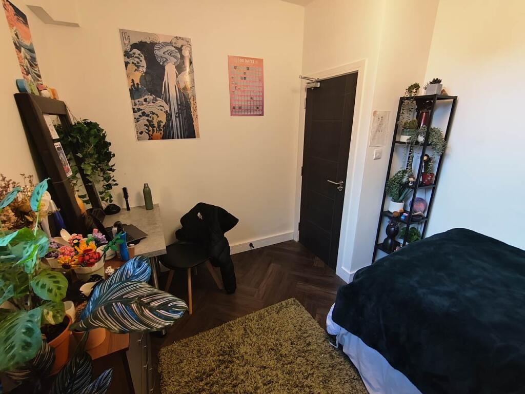 Room 2 (2)