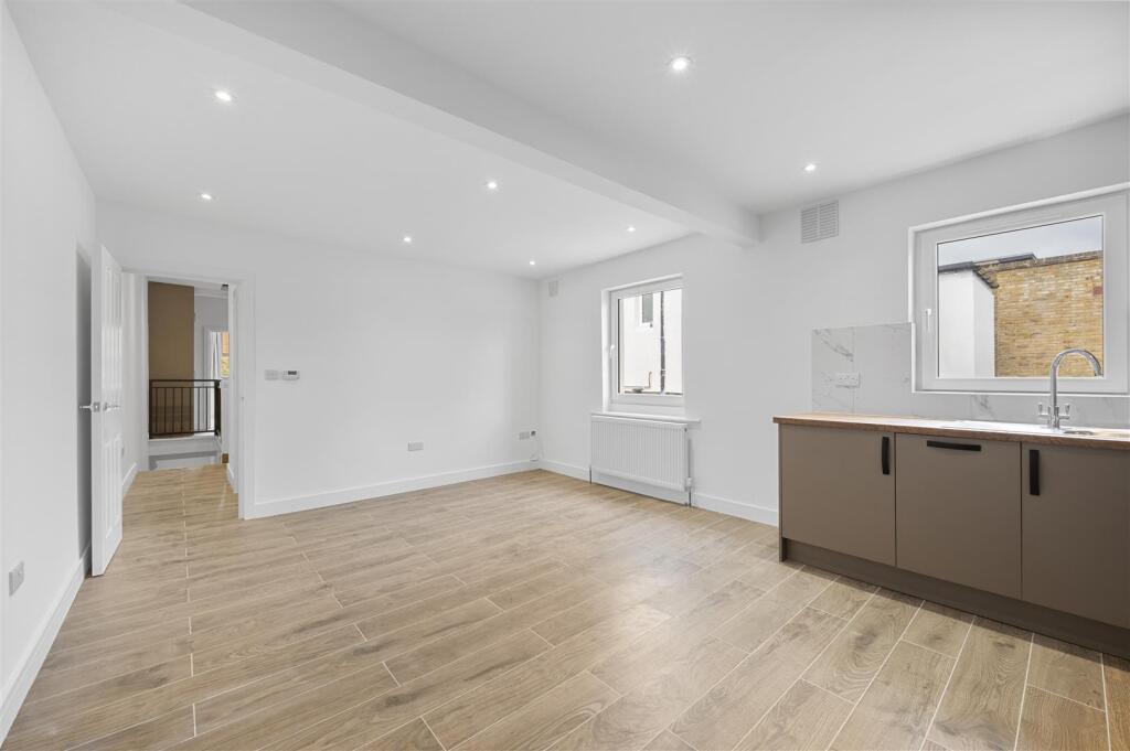 Flat 1, 80 Durham Road,3.jpg