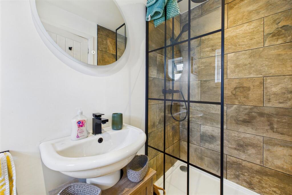 Annexe Shower Room