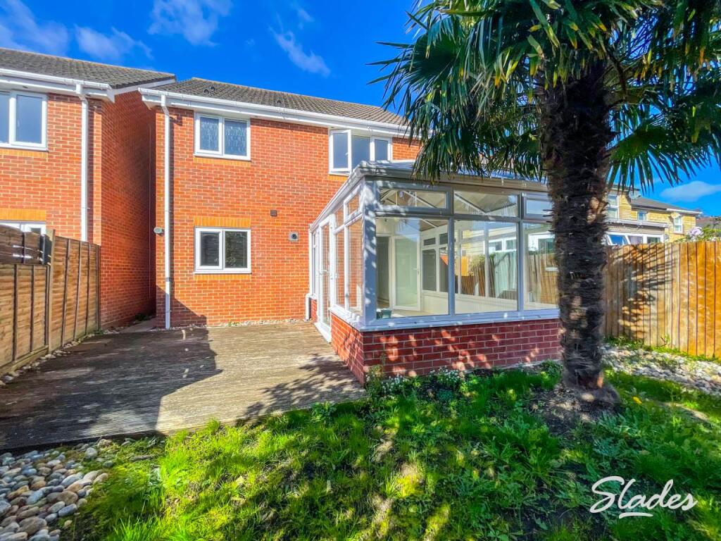 43 Le pat back of ho