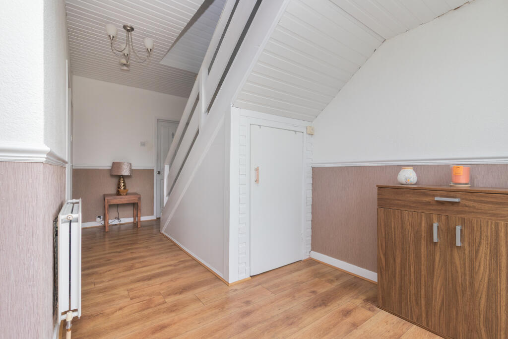 99 hillside road, Paisley pa2 7aw L-14