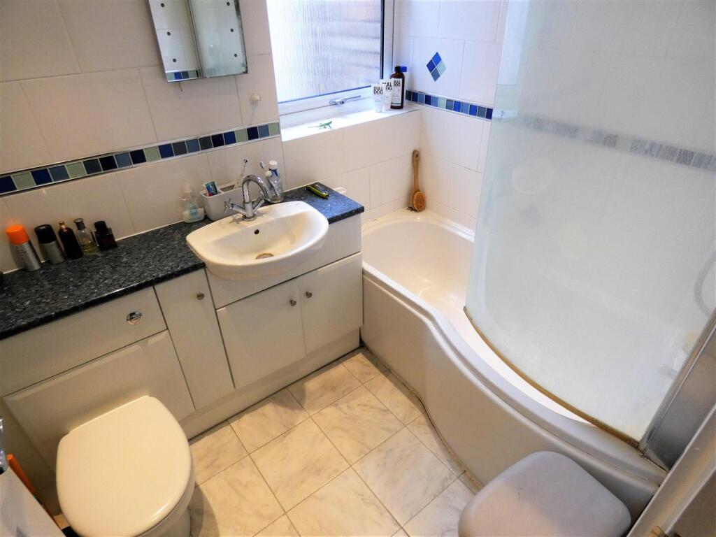 Modern Fitted Bathroom