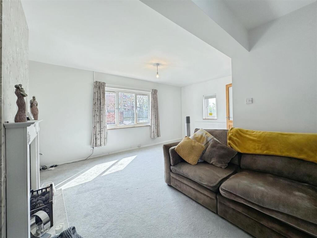 c70a9992--42B8-8587-6D705E952A52-19658-000008E907F