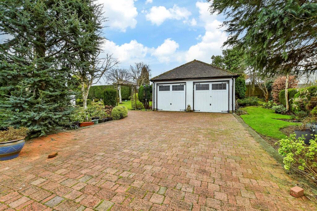 Driveway/Parking